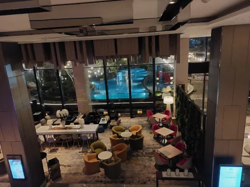 Four Points by Sheraton Surabaya, Tunjungan Plaza Makanan Photos