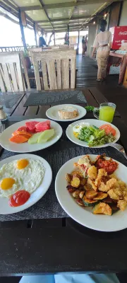 FRii Bali Echo Beach Dining Photos