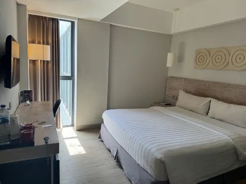 Hotel NEO+ Kuta Legian Kamar Photos