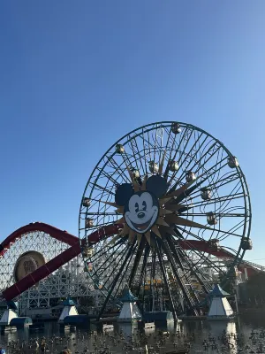 Super 8 by Wyndham Anaheim/Disneyland Drive Рядом с отелем Photos