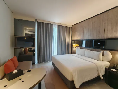 Whiz Luxe Hotel Spazio Surabaya Kamar Photos