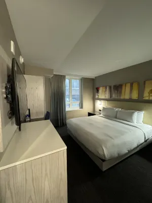 Doubletree by Hilton New York Times Square West Rooms Photos