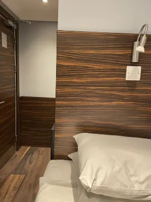 Crestfield Hotel Rooms Photos