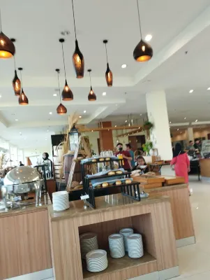Le Eminence Hotel Convention & Resort Ciloto - Puncak Makanan Photos