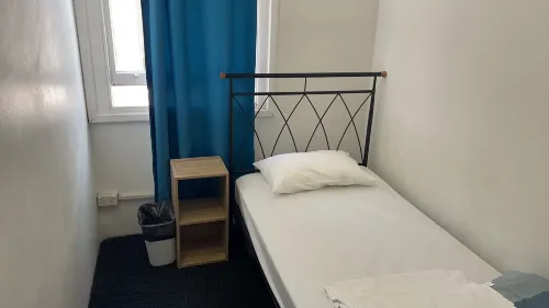 Maze Backpackers - Sydney Zimmer Photos
