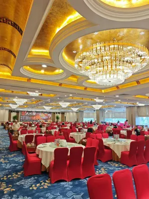 Palace International Hotel Restauration Photos