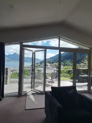 Queenstown House Bed & Breakfast and Apartments Photos