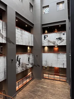 Radisson Blu Hotel Leeds City Centre Public Areas Photos