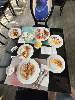 호텔 클로버 아속 식사 Photos
