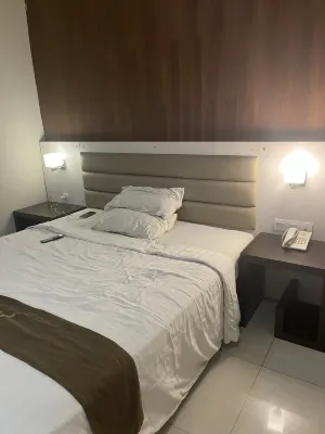 Life Emerald Hotel Surabaya Номера Photos
