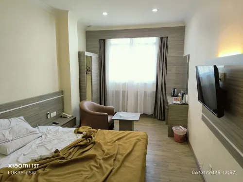 Holiday Hotel Batam Rooms Photos