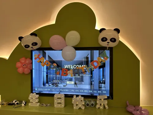 Xiong Yi Cat is tired at the hotel (chengdu Panda Base Branch) Photos