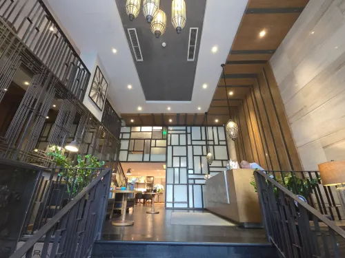 Bespoke Trendy Hotel Hanoi 공용공간 Photos