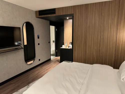 Radisson Blu Hotel at Porsche Design Tower Chambres Photos