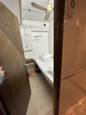 HOLLYWOOD GUESTHOUSE Rooms Photos
