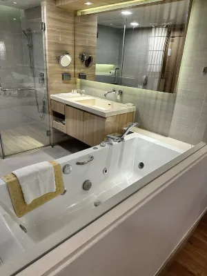 Phuket Graceland Resort and Spa Rooms Photos