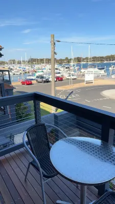 Mariners Cove Waterfront Motel and Apartments Photos