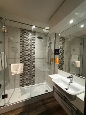 Premier Inn Dubai Ibn Battuta Mall Chambres Photos