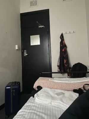 Maze Backpackers - Sydney Zimmer Photos
