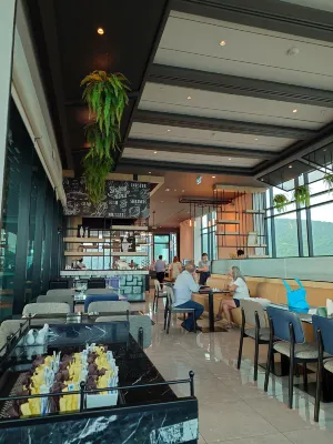 Holiday Inn & Suites Siracha Laemchabang Ruokailu Photos