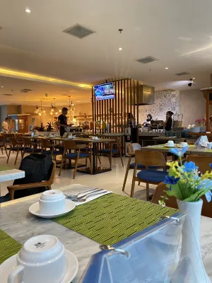 ASTON Kemayoran City Hotel Makanan Photos