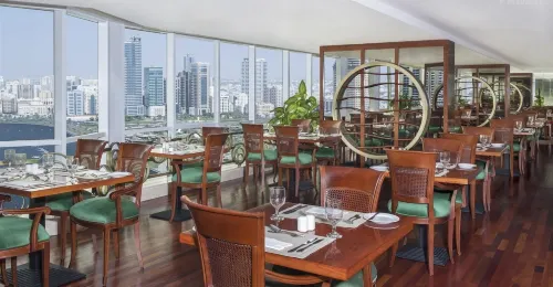 Golden Tulip Sharjah Питание Photos