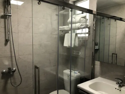 Bailai Audio & Video Yaju (Shenzhen Convention and Exhibition Center Gangxia Subway Station Branch) Camere Photos