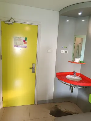 POP! Hotel Kelapa Gading Jakarta Kamar Photos