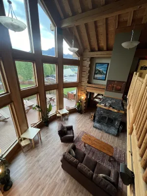Basecamp Lodge Golden Public Areas Photos