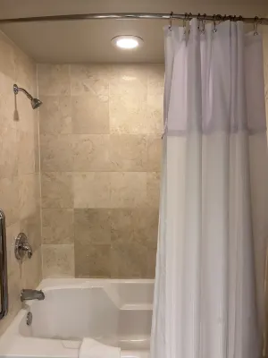 Doubletree by Hilton Los Angeles Downtown Rooms Photos