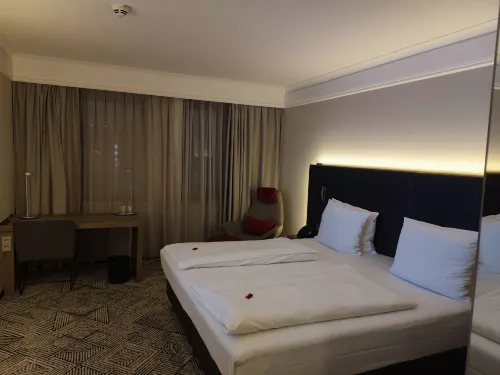 H4 Hotel Hannover Messe Rooms Photos