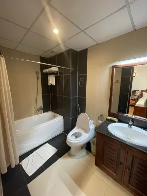 The Summer Hotel Kamar Photos