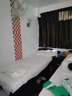 New London Hostel Rooms Photos