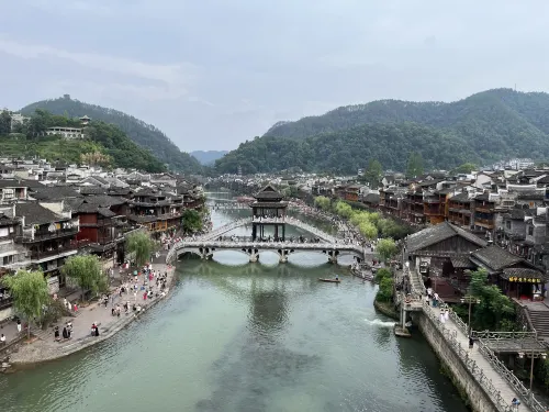Jiuye Banshan B&B (Phoenix Ancient Town Store) Near Hotel Photos