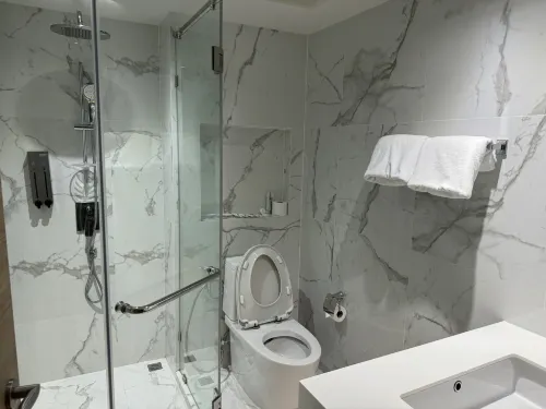 Leon Lasalle Hotel and Residences Camere Photos