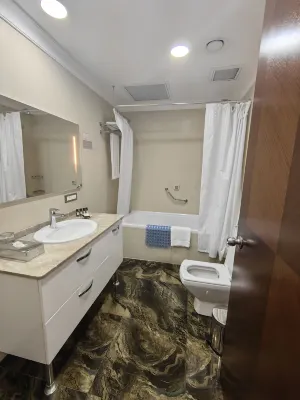 Parkside Hotel & Apartments Rooms Photos