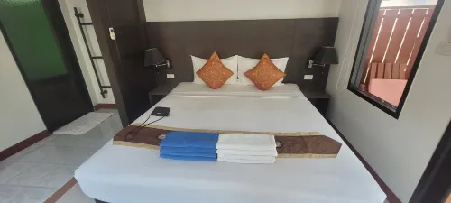 Golden Bay Cottage Kamar Photos