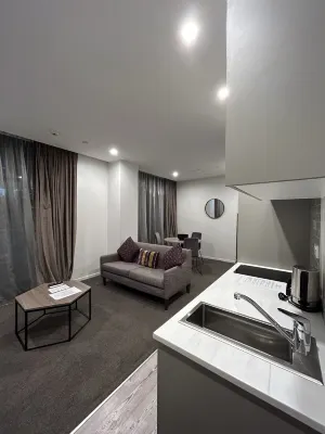 Ramada Suites by Wyndham, Victoria Street West Rooms Photos