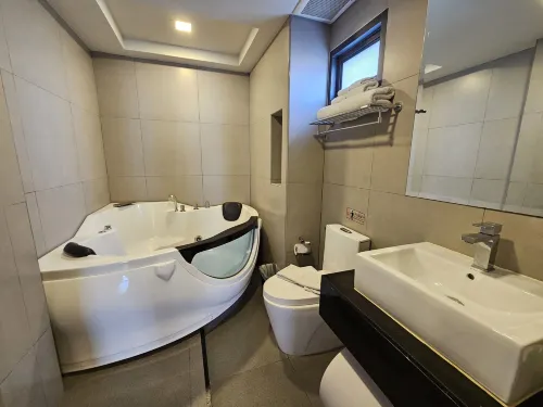 V Hotel Lavender Kamar Photos