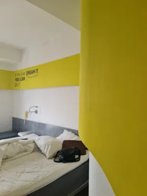 Yello Hotel Jemursari Kamar Photos
