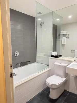 Causeway 353 Hotel Rooms Photos