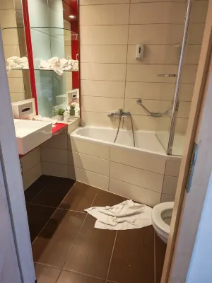 Promenade City Hotel Rooms Photos