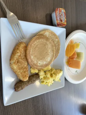 Hyatt Place Bakersfield Dining Photos