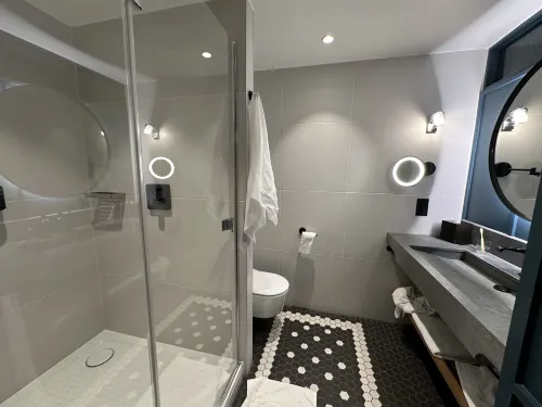 The Gantry London, Curio Collection by Hilton Chambres Photos