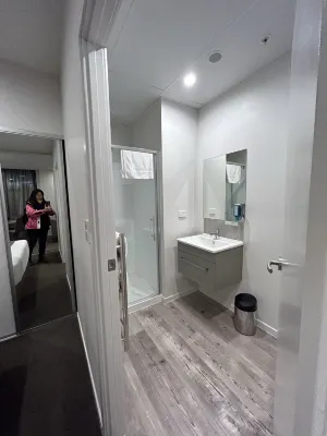 Ramada Suites by Wyndham, Victoria Street West Rooms Photos