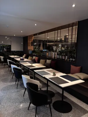 Montana Hotel & Residence Restauration Photos
