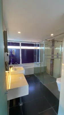 Quest Hotel Darmo Surabaya Kamar Photos