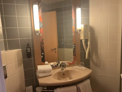 Ibis Budapest Heroes Square Номера Photos