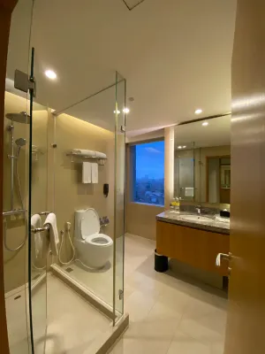 Holiday Inn & Suites Jakarta Gajah Mada Kamar Photos
