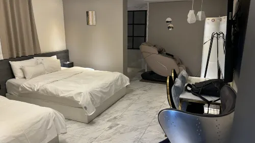 Hotel KNOX Rooms Photos